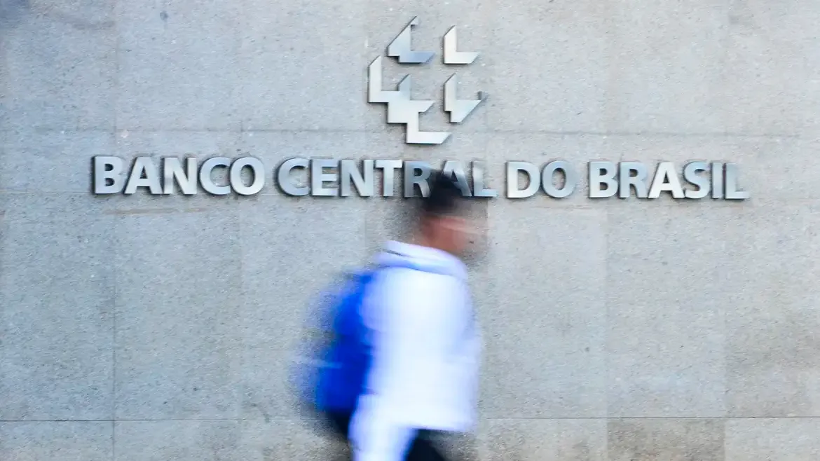 Mercado Eleva Projeção da Selic para 14% e Acende Alerta Sobre o Futuro da Economia Brasileira