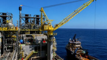 Petróleo dispara com tensão entre EUA e Irã: os impactos para inflação, juros e economia brasileira