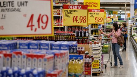 PCA-15 cai 0,40%: deflação muda cenário da Selic, mas dívida pública impõe cautela ao Brasil